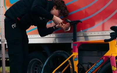 Marijn Schaper als mechanieker – wielercafes.nl (1) Marijn Schaper als mechanieker - wielercafes.nl (1)