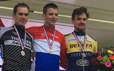 Yannick Runhart win NK MTB 2018 (Links Atse ten Brinke, rechts Roderik Egberink) foto: Lisanne Bouwmeester